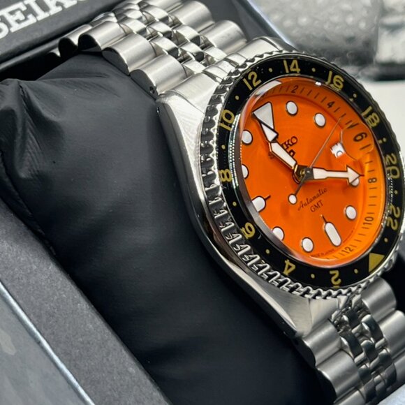 SEIKO 5 SPORTS MEN'S SSK005 AUTOMATIC ORANGE DIAL GMT STAINLESS WATCH - Picture 6 of 7
